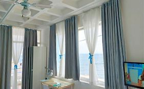 Seafront Studios And Apartments